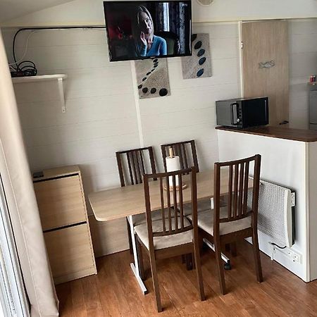 Mobil-Home 4/6 Personnes , Terrasse Couverte ,Piscine Chauffee . Biville-sur-Mer Εξωτερικό φωτογραφία