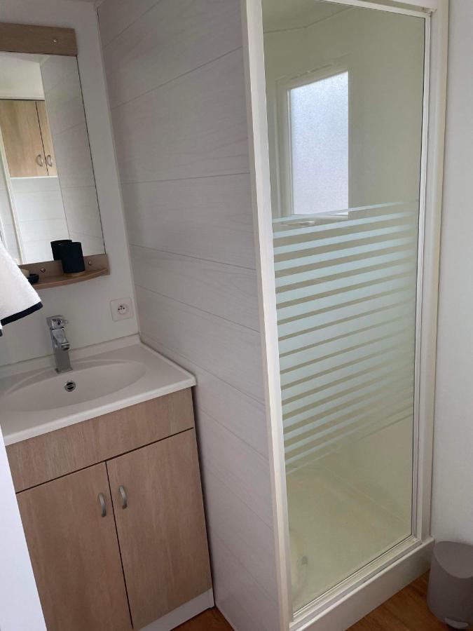 Mobil-Home 4/6 Personnes , Terrasse Couverte ,Piscine Chauffee . Biville-sur-Mer Εξωτερικό φωτογραφία