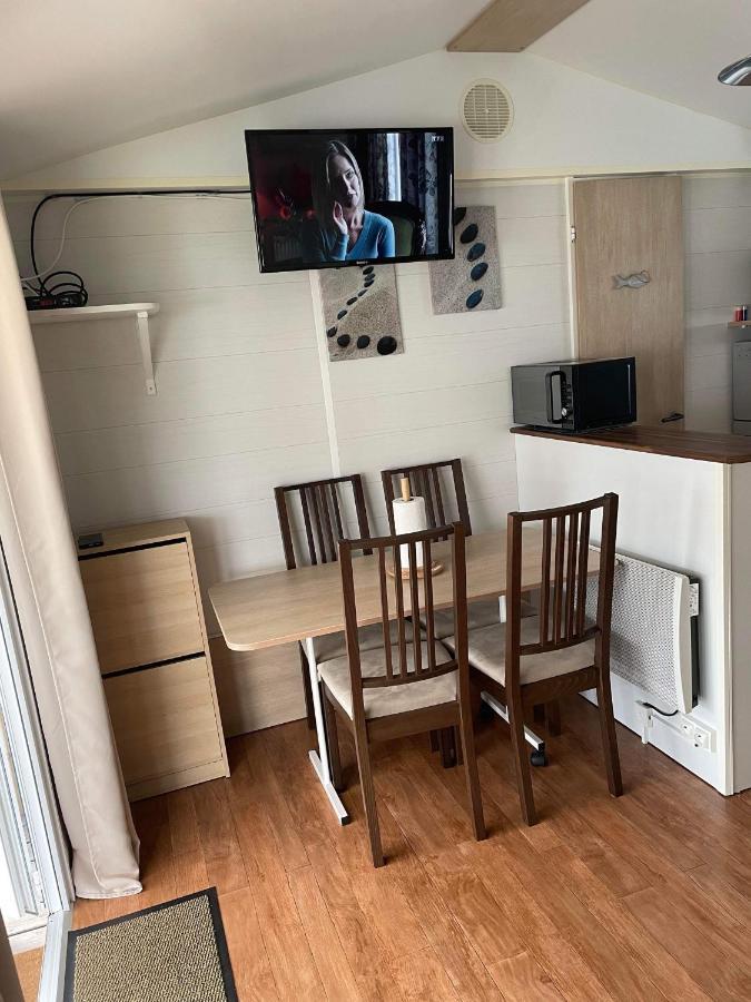 Mobil-Home 4/6 Personnes , Terrasse Couverte ,Piscine Chauffee . Biville-sur-Mer Εξωτερικό φωτογραφία