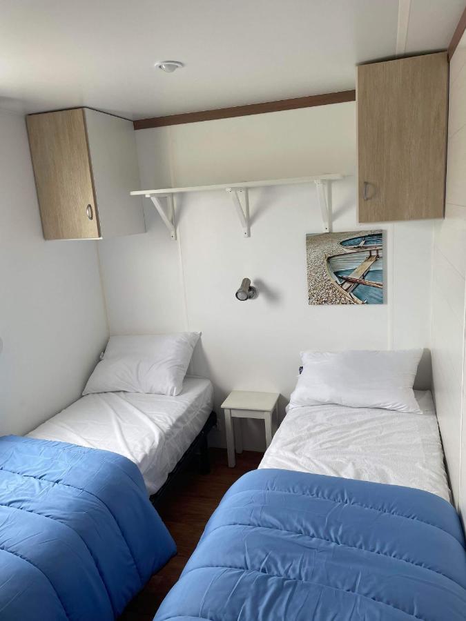 Mobil-Home 4/6 Personnes , Terrasse Couverte ,Piscine Chauffee . Biville-sur-Mer Εξωτερικό φωτογραφία